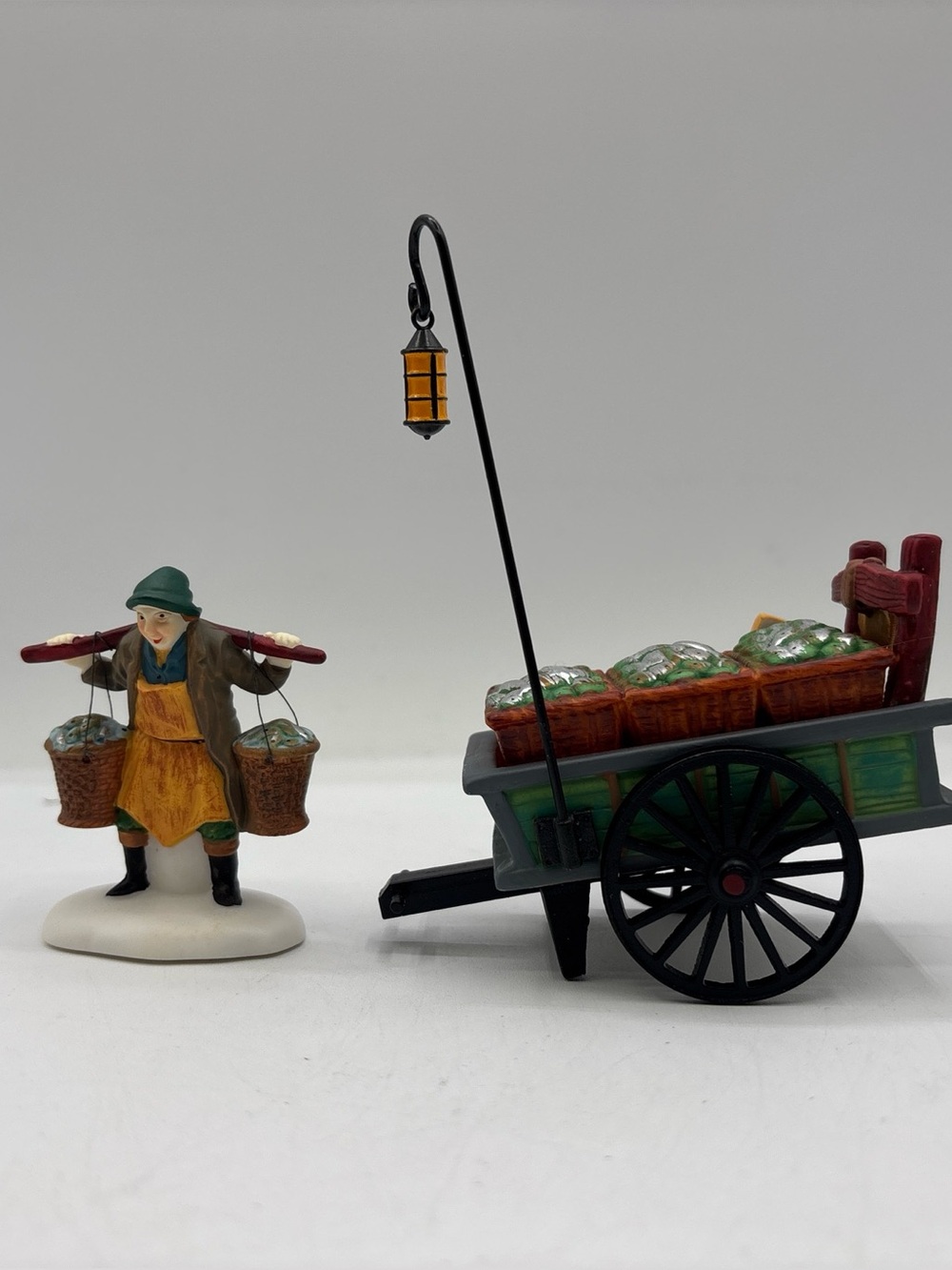 Department 56 1993 Vintage HVC Chelsea Market Fish Monger & Cart Set Of 2 5814-9